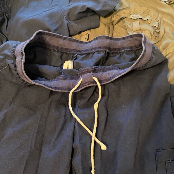 Navy Scrubs - Picture 4 of 5